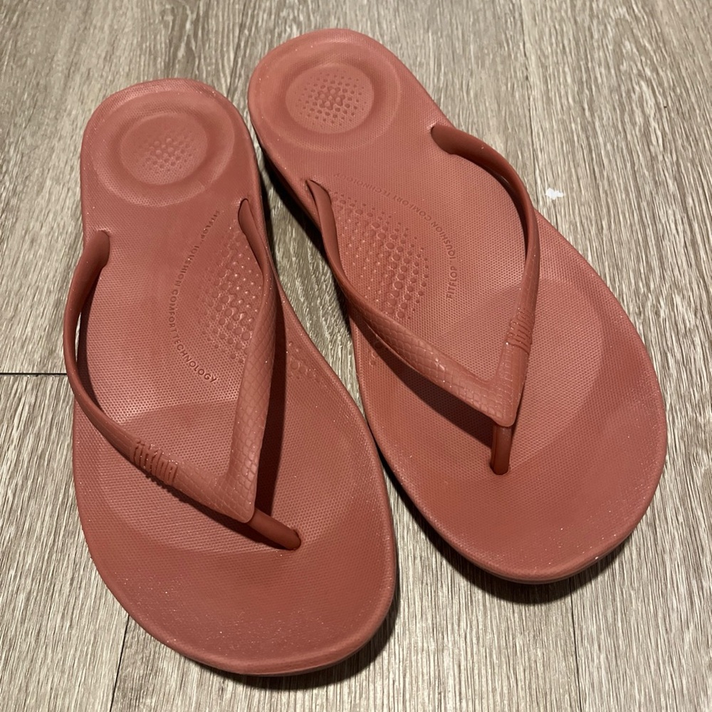 Fitflop Women's 8 Sandals Rust Red flip flop